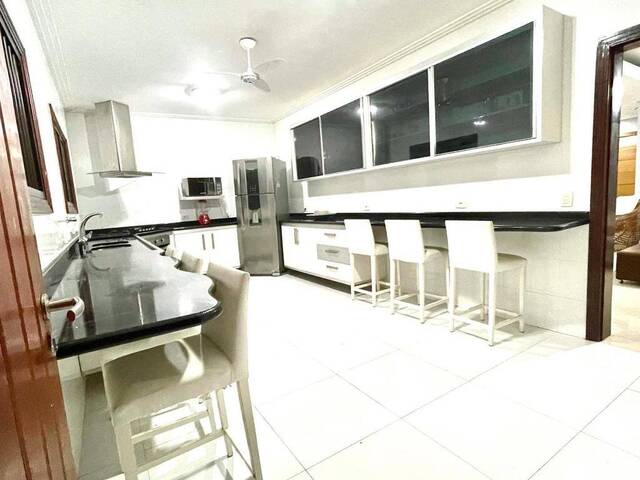 Casa de Praia para Venda em Jardim Marcia - 33