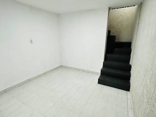 Sobrado para Venda em Planalto - 13
