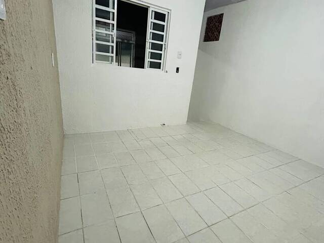 Sobrado para Venda em Planalto - 25